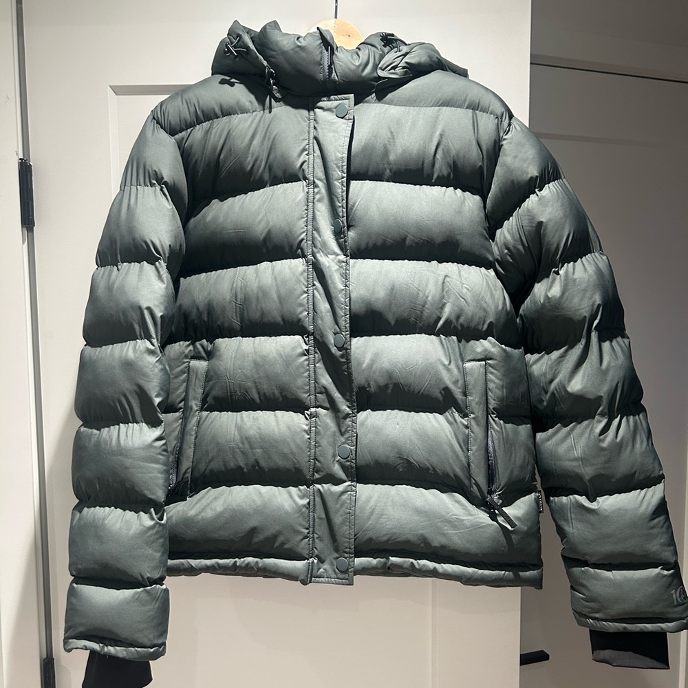 tentree Urban Green
Ungendered Cloud Shell Mid-Length Puffer size M